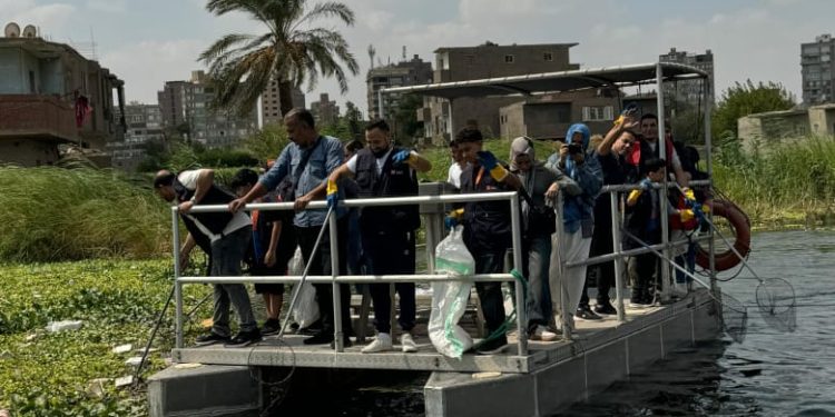 بنك saib ينظم يوماً تطوعياً لتنظيف مياه النيل بجزيرة القرصاية بالجيزة تزامناً مع الاحتفال باليوم العالمى للنظافة