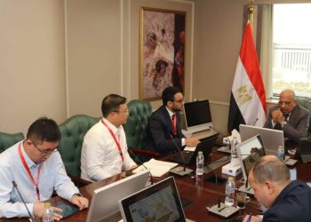 وزير الكهرباء يبحث مع مجموعة سانجرو الصينية التعاون فى مجالات تصنيع مهمات الطاقة المتجددة ومجريات تنفيذ مصنع بطاريات تخزين الطاقة