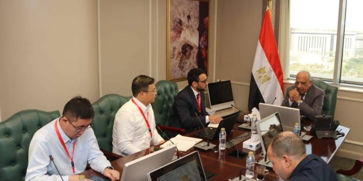 وزير الكهرباء يبحث مع مجموعة سانجرو الصينية التعاون فى مجالات تصنيع مهمات الطاقة المتجددة ومجريات تنفيذ مصنع بطاريات تخزين الطاقة