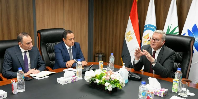في زيارة مفاجئة لمقر الشركة.. وزير البترول يتابع تطور إنتاج حقول الفرعونية ببورسعيد