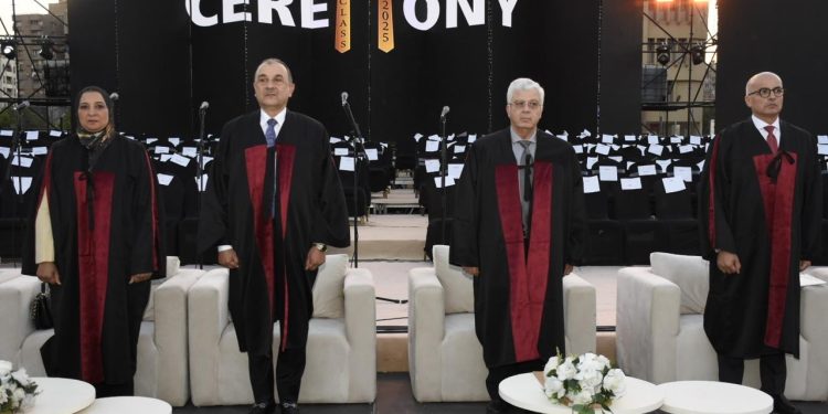 وزيرا قطاع الأعمال و التعليم العالي يشهدان حفل تخرج الدفعة (71) بكلية الهندسة جامعة عين شمس