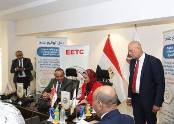 “المصرية لنقل الكهرباء” توقع عقدًا مع شركة الجمال للمقاولات العمومية