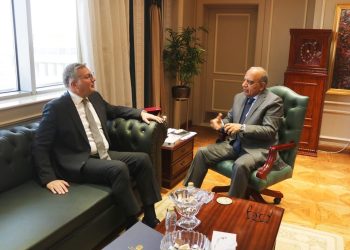 وزيرا الكهرباء والبترول يناقشان خطة العمل في إطار التوسع في مشروعات الطاقات المتجددة
