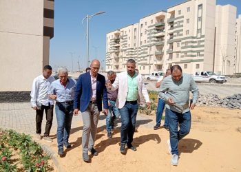 مساعد نائب رئيس الهيئة لقطاع المرافق يتفقد مشروعات المرافق بمدينة العبور الجديدة