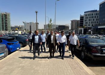 نائب رئيس هيئة المجتمعات العمرانية يقوم بجولة موسعة بمدينة القاهرة الجديدة