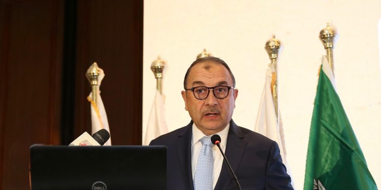 المهندس محمد شيمي وزير قطاع الأعمال العام يلقي كلمته في افتتاح المؤتمر الدولي لاتحاد المحاسبين والمراجعين العرب