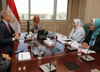 “الكهرباء تتابع مع “الكازار الإماراتية” تنفيذ مشروع رياح بـ 2000 ميجاوات