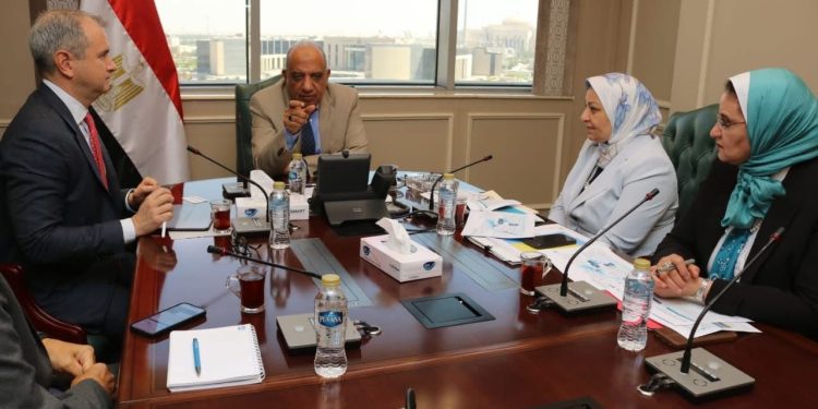“الكهرباء تتابع مع “الكازار الإماراتية” تنفيذ مشروع رياح بـ 2000 ميجاوات