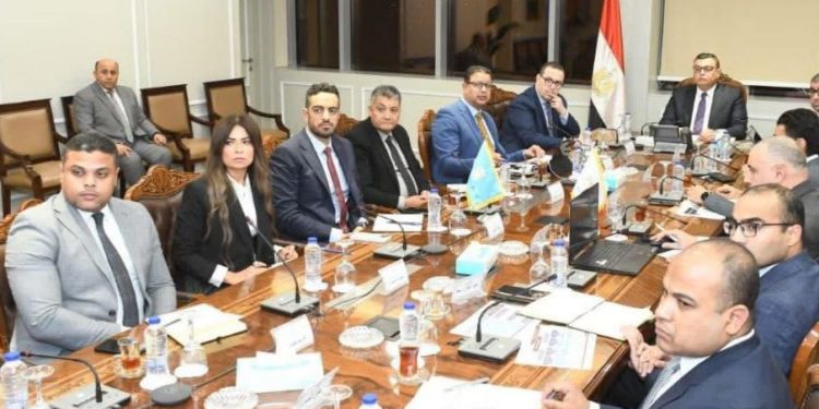 وزير الإسكان يتابع سير العمل بقطاع التخطيط والمشروعات بهيئة المجتمعات العمرانية وموقف طرح الفرص الاستثمارية بالمدن الجديدة