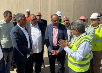 نائب وزير الإسكان يتفقد محطة معالجة الصرف الصحي بالجبل الأصفر بمرحلتيها الأولى والثانية