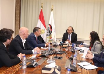 “قطاع الأعمال” يبحث شراكة عالمية لإدارة مصانع الغزل والنسيج الجديدة