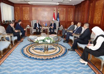 الفريق أسامة ربيع يشهد توقيع عقد بين مصنع مصر لبناء القاطرات ومجموعة NERI الإيطالية لبيع قاطرتين بقوة شد ٩٠ طن