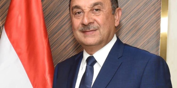 وزير قطاع الأعمال العام يهنئ الدكتور خالد العناني لفوزه بمنصب المدير العام لليونسكو