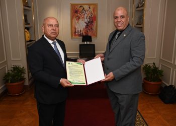وزارة الصناعة تكرم  شركة”إيثيدكو”.. ريادة بيئية بشهادة البصمة الكربونية لتعزيز الصادرات