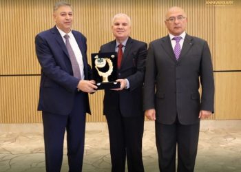 الأمين العام للاتحاد العربى للأسمدة يهدى درع الاتحاد لشركة البوتاس العربية