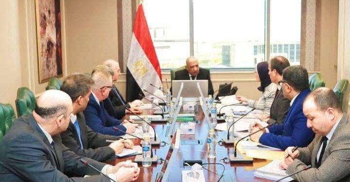 وزير الكهرباء و”جهاز مشروعات الخدمة الوطنية” يبحثان التعاون في متابعة مشروعات التغذية الكهربائية في توشكى وشرق العوينات والروبيكي