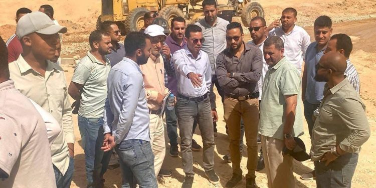 رئيس جهاز مدينة حدائق العاصمة يتابع أعمال تنفيذ المرافق والطرق الرصف والبلدورات والإنترلوك لخلق بيئة عمرانية متكاملة