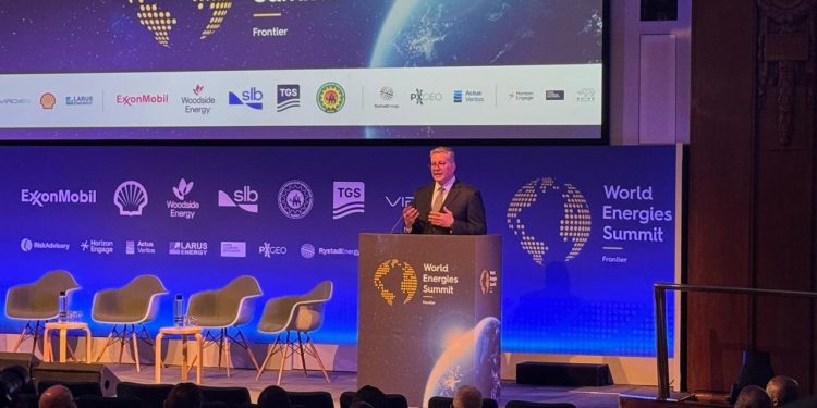 في القمة العالمية للطاقة بلندن.. وزير البترول والثروة المعدنية: حفر 480 بئرًا استكشافية جديدة باستثمارات 5.7 مليارات دولار