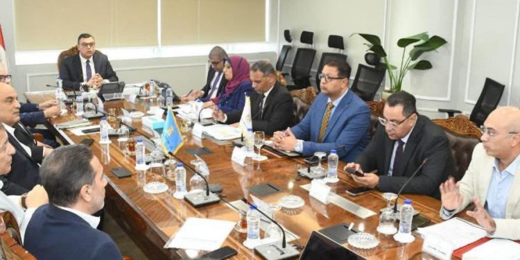 وزير الإسكان يلتقي مسؤولي شركة HDP لمتابعة موقف مبيعات وتسويق المشروعات بالمدن الجديدة