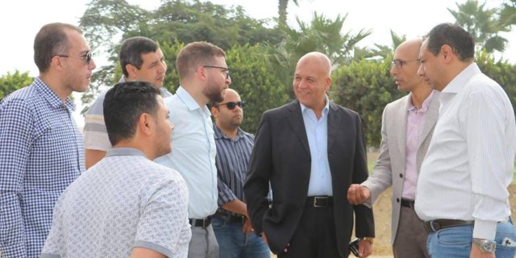 قيادات “هيئة المجتمعات العمرانية الجديدة” يتفقدون مشروعات الطرق والمحاور والمنطقة الصناعية بمدينة ٦ أكتوبر