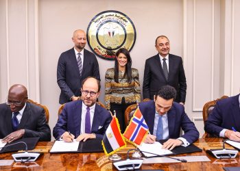 وزيرا قطاع الأعمال والتخطيط وسفير النرويج يشهدون توقيع خطابات نوايا لتمويل مشروع “دندرة” للطاقة الشمسية لتغذية مجمع “مصر للألومنيوم” بالطاقة النظيفة