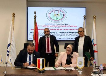 “نقل الكهرباء” توقع ثلاث عقود جديدة لتعزيز مشروعات الشبكة القومية ودعم منظومة القطار السريع