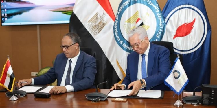 بروتوكول تعاون بين هيئة البترول والأكاديمية العربية للعلوم لدعم الكفاءات وتنمية المهارات الفنية والادارية 