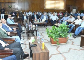 وزير الإسكان يعقد اجتماعا مع رؤساء أجهزة مدن غرب القاهرة لمتابعة ملفات العمل