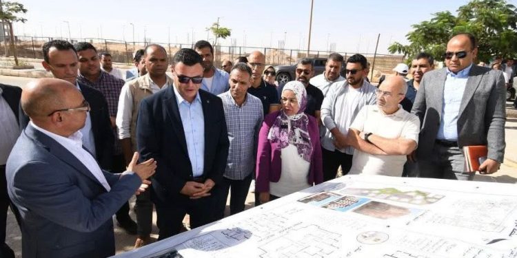 وزير الإسكان يتفقد أعمال تنفيذ وحدات “ديارنا” بمدينة أكتوبر الجديدة