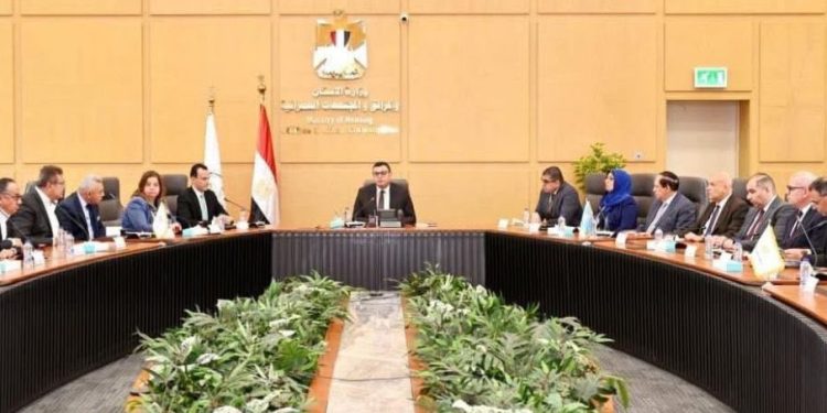 وزير الإسكان يترأس اجتماع المجلس المصري للبناء الأخضر والمدن المستدامة