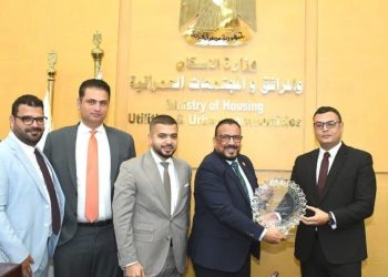 وزير الإسكان يلتقي جمعية المطورين العقاريين لبحث سبل تعزيز التعاون