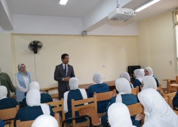 رئيس جامعة بنها يتفقد سير العملية التعليمية بالمعهد الفنى للتمريض