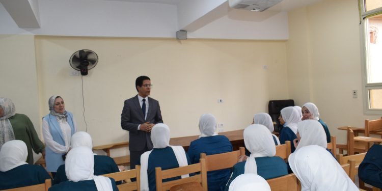 رئيس جامعة بنها يتفقد سير العملية التعليمية بالمعهد الفنى للتمريض