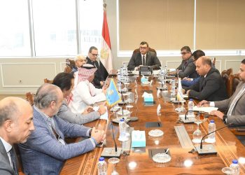 وزير الإسكان يبحث مع رئيس المنظمة العربية للسياحة تعزيز التعاون في مجال الاستثمار السياحي