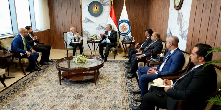وزير البترول  يبحث مع المهندس نجيب ساويرس تعزيز الاستثمارات في قطاع التعدين و التنقيب عن الذهب