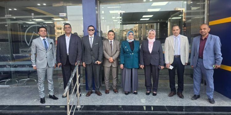 خلال جولتها.. نائب«وزير الكهرباء» تزور مصر الوسطى للتوزيع