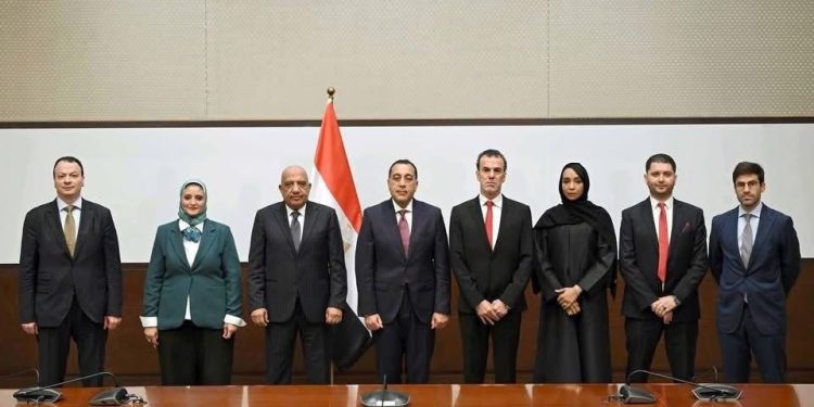 مصر توقع اتفاقية مع “K&K” الإماراتية لتنفيذ دراسات مشروع الربط الكهربائي مع أوروبا