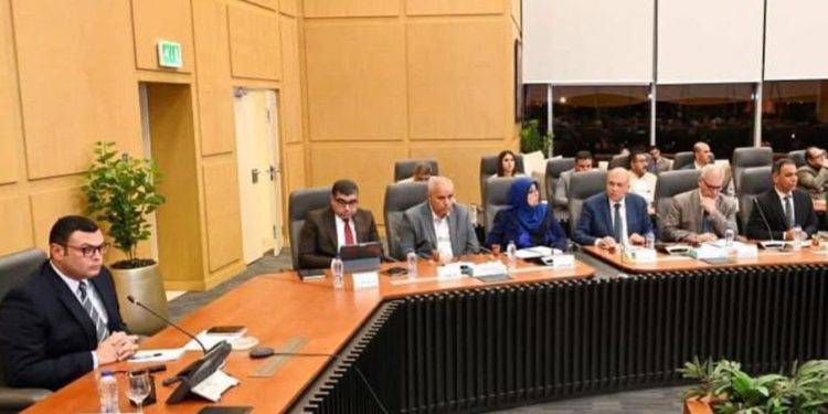 وزير الإسكان يعقد اجتماعا لمتابعة المشروعات السكنية بعددٍ من المدن والمحافظات