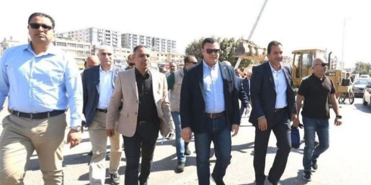 وزير الإسكان يتفقد الطرق والمحاور والميادين بمدينة العاشر من رمضان لمتابعة الأعمال التي تم تنفيذها