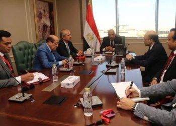 وزير الكهرباء يجتمع بالخبراء والاستشاريين من جامعة عين شمس لانشاء مجمع صناعي للأسمدة العضوية