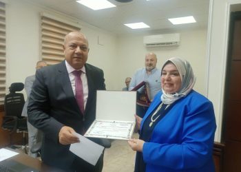 القناة لتوزيع الكهرباء تكرم المهندسة أمل الجنيدي تقديرًا لعطائها ومسيرتها المتميزة