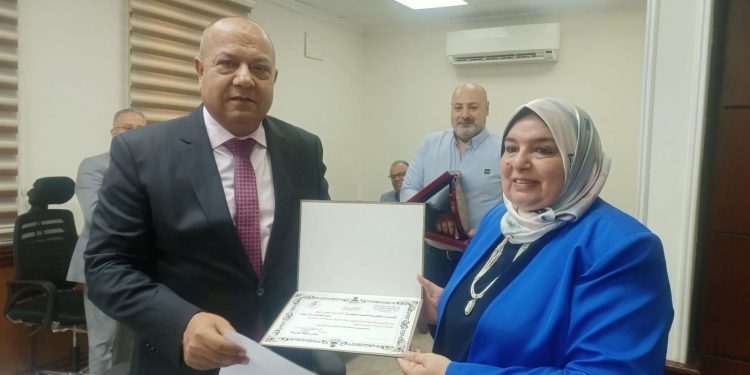 القناة لتوزيع الكهرباء تكرم المهندسة أمل الجنيدي تقديرًا لعطائها ومسيرتها المتميزة