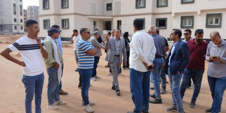 رئيس جهاز مدينة حدائق العاشر من رمضان يتفقد مشروع الإسكان الأخضر ضمن المبادرة الرئاسية