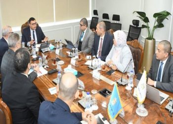 وزير الإسكان يتابع سير العمل بقطاع الشئون العقارية والتجارية بهيئة المجتمعات العمرانية الجديدة