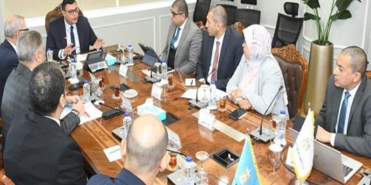 وزير الإسكان يتابع سير العمل بقطاع الشئون العقارية والتجارية بهيئة المجتمعات العمرانية الجديدة
