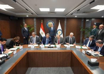 بقيمة 135 مليون دولار .. وزير البترول والثروة المعدنية يشهد توقيع عقد تمويل مشروع الإيثانول الحيوي مع تحالف مصرفي