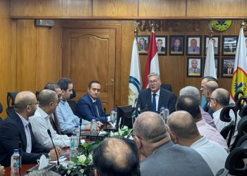 وزير البترول في زيارة مفاجئة لشركة رشيد للبترول.. ويستمع لآراء ومقترحات القيادات التنفيذية