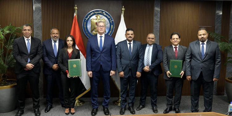 وزير البترول والثروة المعدنية يشهد توقيع اتفاقية اطارية للشراكة مع القطاع الخاص المصري في مشروعات تصنيع الفوسفات