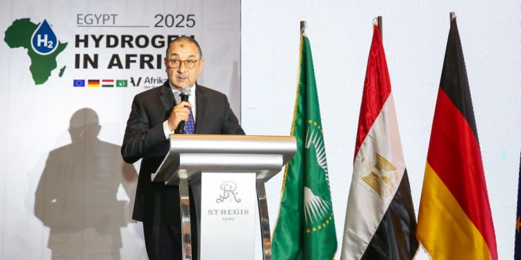 وزير قطاع الأعمال العام يفتتح المؤتمر الدولي الثالث للهيدروجين في أفريقيا