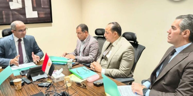 نائب وزير الإسكان يتابع موقف إعداد مسودة اللائحة التنفيذية لقانون تنظيم مرفق مياه الشرب والصرف الصحي